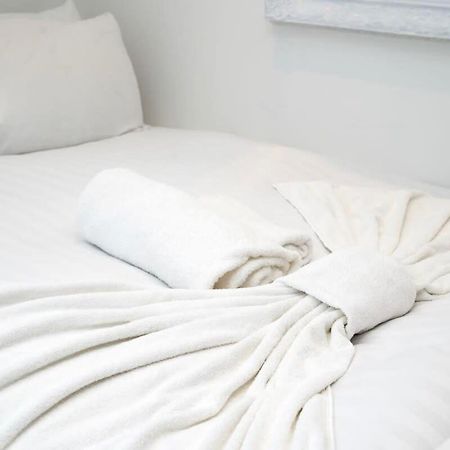 Cozy Single Level Flat With Parking Apartment เอนฟิลด์ ภายนอก รูปภาพ