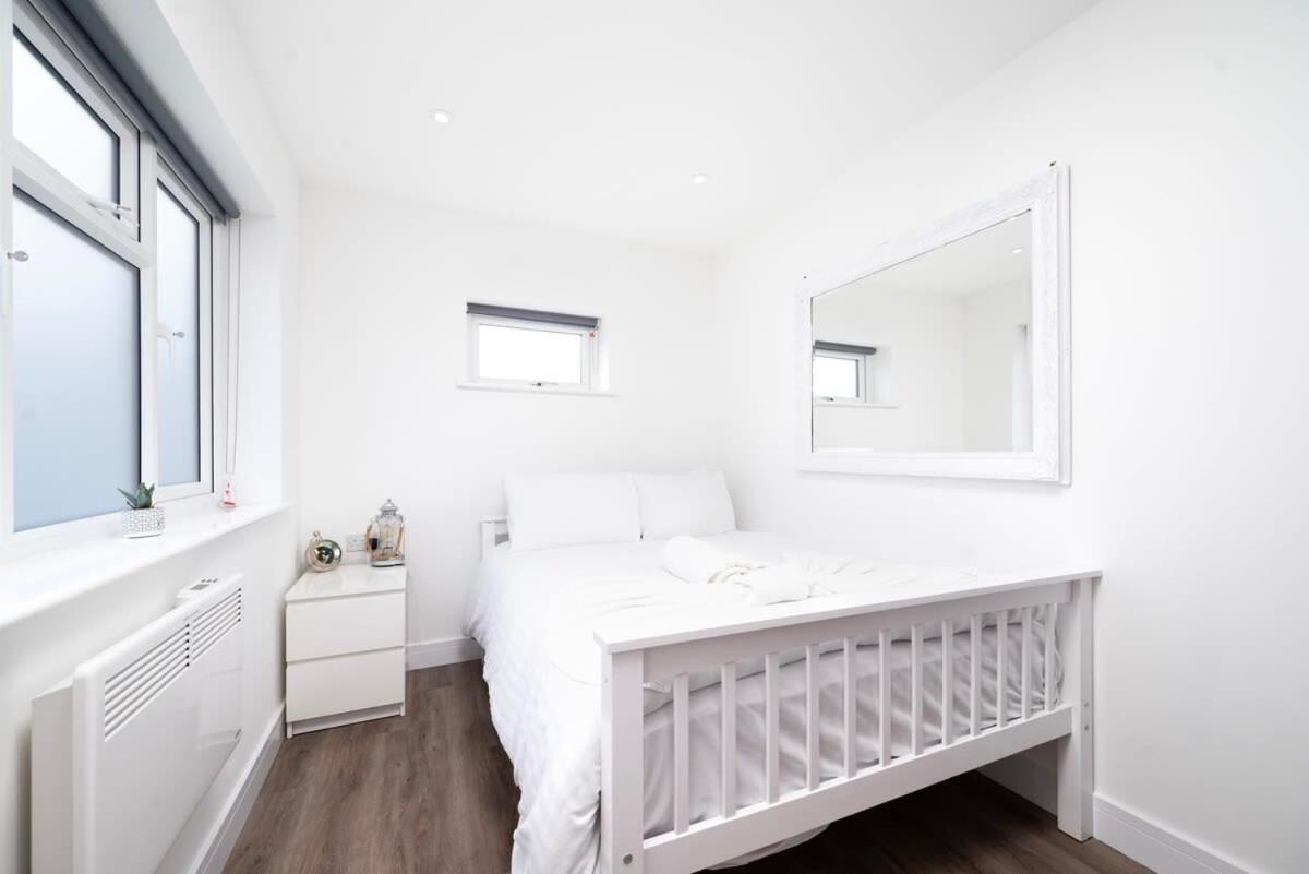 Cozy Single Level Flat With Parking Apartment เอนฟิลด์ ภายนอก รูปภาพ